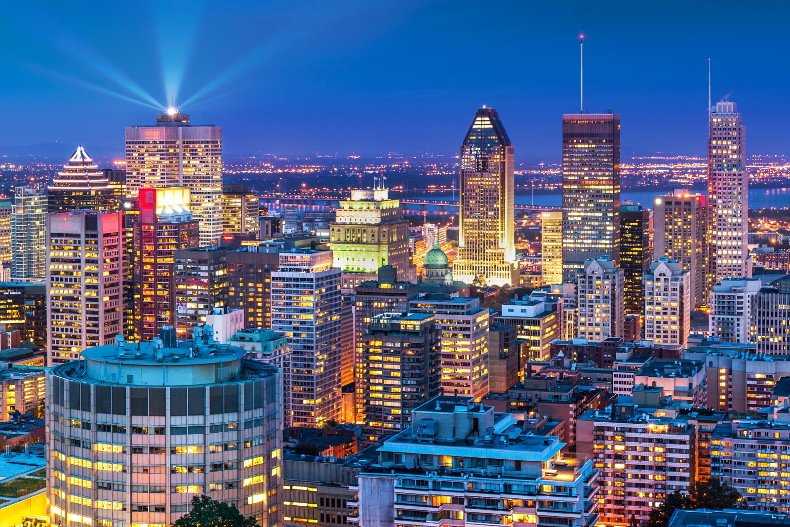 Montreal shooting leaves officer, civilian and suspect dead — editorial image