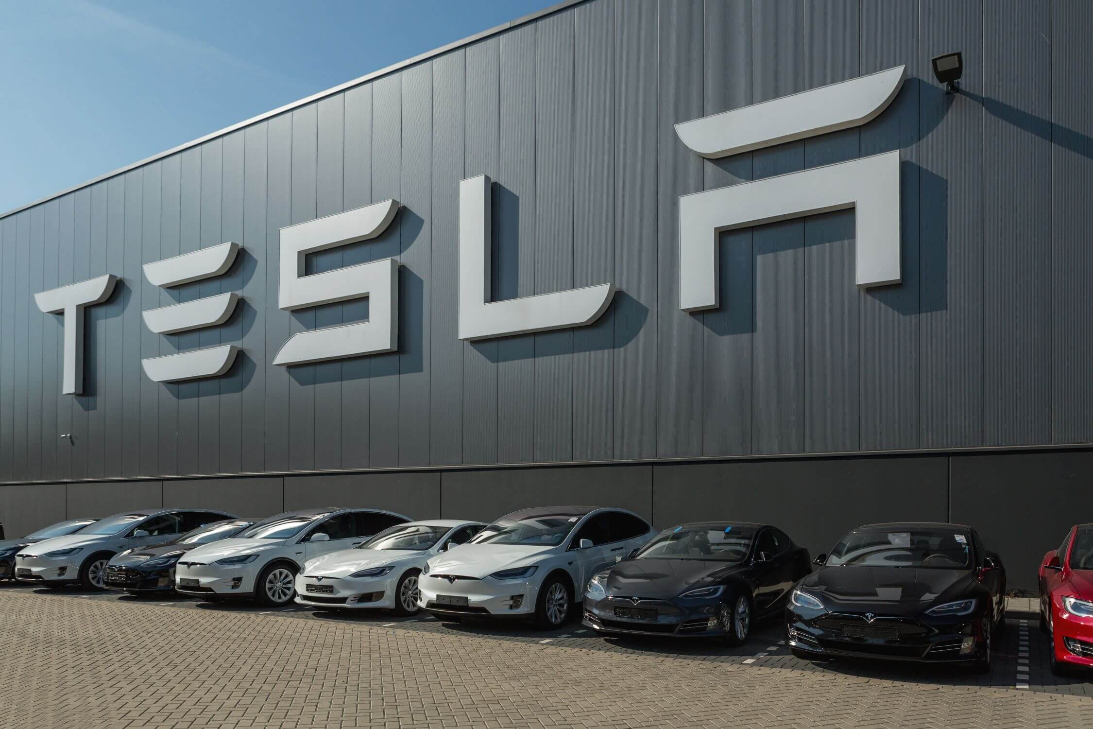 Tesla and others begin record vehicle recall in China — editorial image